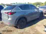2025 Mazda CX-5 S Carbon Edition z VIN JM3KFBCM1S0584162, wystawiony jako IAAI lot #43044328 z przebiegiem 8 511 mil mil oraz . Historia ofert i sprzedaży dostępna na DreamBid. Obrazek 4.