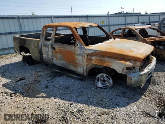 2001 Dodge 1500 с VIN 3B7HF13Y81M543717, выставлен на аукционе Copart как лот 70762164 с пробегом Не указан миль и На запчасти • Non repairable. История ставок и продаж доступна на DreamBid. Изображение 4.