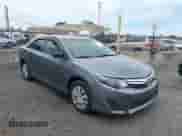 2014 Toyota Camry LE z VIN 4T1BD1FK3EU132726, wystawiony jako IAAI lot #43024423 z przebiegiem 313 009 mil mil oraz . Historia ofert i sprzedaży dostępna na DreamBid. Obrazek 1.