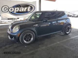2009 MINI Hardtop S with VIN WMWMF73579TW83114, listed as a Copart auction lot 70233215 with 146,522 mi miles and Salvage title. Bid and sale history available at DreamBid. Image 1.