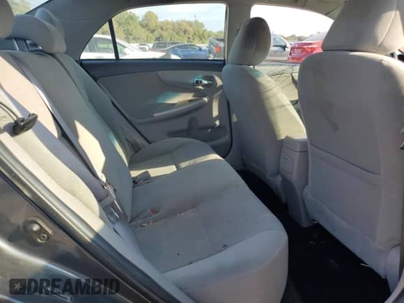 2011 Toyota Corolla LE z VIN 2T1BU4EE7BC617932, wystawiony jako Copart lot #82005285 z przebiegiem 151 708 mil mil oraz Szkoda całkowita • Salvage title. Historia ofert i sprzedaży dostępna na DreamBid. Obrazek 10.