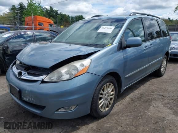 2008 Toyota Sienna XLE z VIN 5TDBK22C48S013154, wystawiony jako IAAI lot #42212885 z przebiegiem 194 162 mil mil oraz . Historia ofert i sprzedaży dostępna na DreamBid. Obrazek 2.