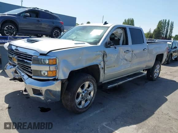 2017 Chevrolet Silverado 2500HD LTZ z VIN 1GC1KWEY9HF147801, wystawiony jako IAAI lot #42299119 z przebiegiem 95 162 mil mil oraz . Historia ofert i sprzedaży dostępna na DreamBid. Obrazek 17.