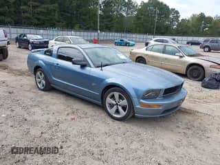 2005 Ford Mustang GT Deluxe с VIN 1ZVHT82H655124101, выставлен на аукционе IAAI как лот 43245878 с пробегом 108 369 миль миль и . История ставок и продаж доступна на DreamBid. Изображение 1.