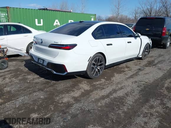 2024 BMW 7 Series 740i xDrive с VIN WBA33EH08RCR21090, выставлен на аукционе IAAI как лот 41485451 с пробегом 3 632 миль миль и . История ставок и продаж доступна на DreamBid. Изображение 4.