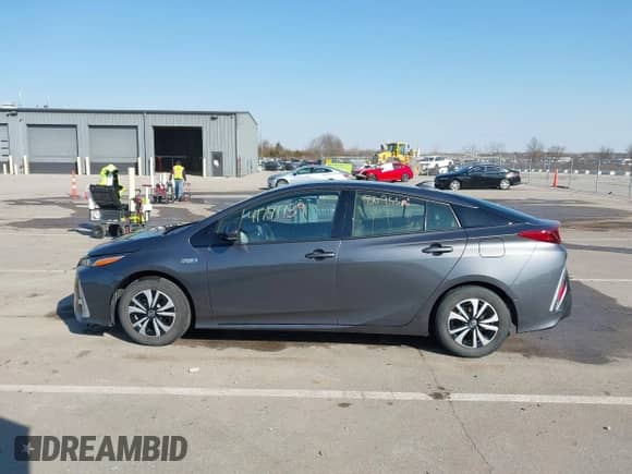 2018 Toyota Prius Plus z VIN JTDKARFP9J3072801, wystawiony jako IAAI lot #41741739 z przebiegiem 80 953 mil mil oraz . Historia ofert i sprzedaży dostępna na DreamBid. Obrazek 15.