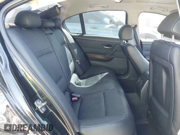 2010 BMW 3 Series 328i с VIN WBAPH7G57ANM48061, выставлен на аукционе IAAI как лот 43150840 с пробегом 102 401 миль миль и . История ставок и продаж доступна на DreamBid. Изображение 8.