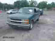 1996 Chevrolet Suburban z VIN 3GNEC16R9TG137633, wystawiony jako IAAI lot #42495496 z przebiegiem 256 177 mil mil oraz . Historia ofert i sprzedaży dostępna na DreamBid. Obrazek 2.