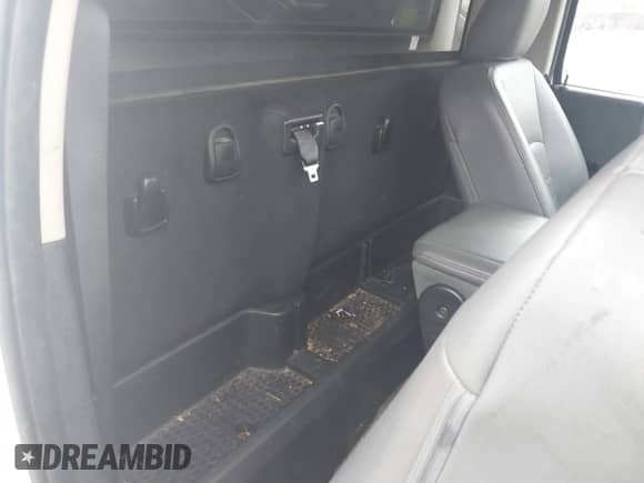 2015 Ram 1500 Tradesman with VIN 3C6JR7DTXFG660646, listed as a IAAI auction lot 41110327 with 136,581 mi miles and . Bid and sale history available at DreamBid. Image 8.