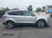 2017 Ford Escape Titanium с VIN 1FMCU0JD5HUB29838, выставлен на аукционе IAAI как лот 42354028 с пробегом 58 250 миль миль и . История ставок и продаж доступна на DreamBid. Изображение 13.