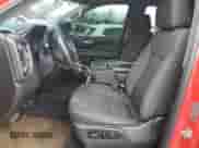 2019 Chevrolet Silverado 1500 RST z VIN 1GCRWDEK9KZ279292, wystawiony jako Copart lot #51796465 z przebiegiem 130 603 mil mil oraz Czysty tytuł • Clean title. Historia ofert i sprzedaży dostępna na DreamBid. Obrazek 7.