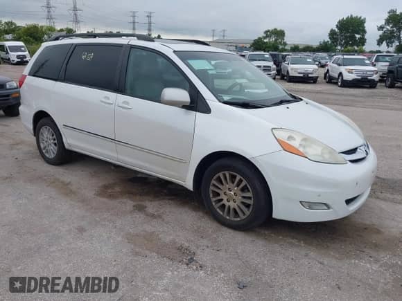 2008 Toyota Sienna XLE z VIN 5TDBK22C38S009418, wystawiony jako IAAI lot #42776858 z przebiegiem 220 139 mil mil oraz . Historia ofert i sprzedaży dostępna na DreamBid. Obrazek 1.