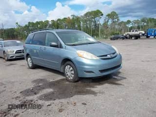 2007 Toyota Sienna CE z VIN 5TDZK23C27S046214, wystawiony jako IAAI lot #43313234 z przebiegiem 254 394 mil mil oraz . Historia ofert i sprzedaży dostępna na DreamBid. Obrazek 1.