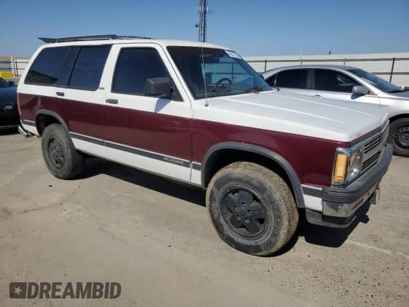 1991 Chevrolet Blazer с VIN 1GNDT13Z6M2154738, выставлен на аукционе Copart как лот 56011525 с пробегом 218 741 миль миль и Списание • Salvage title. История ставок и продаж доступна на DreamBid. Изображение 4.