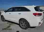 2016 Kia Sorento SXL z VIN 5XYPKDA54GG029984, wystawiony jako Copart lot #82266945 z przebiegiem 154 649 mil mil oraz Czysty tytuł • Clean title. Historia ofert i sprzedaży dostępna na DreamBid. Obrazek 2.