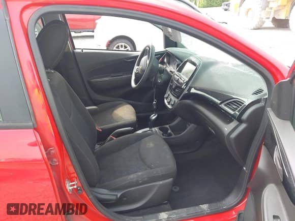 2019 Chevrolet Spark LT z VIN KL8CD6SA4KC706232, wystawiony jako IAAI lot #42378455 z przebiegiem 60 703 mil mil oraz . Historia ofert i sprzedaży dostępna na DreamBid. Obrazek 5.