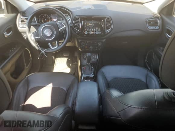 2021 Jeep Compass Latitude with VIN 3C4NJDBB3MT527211, listed as a Copart auction lot 68400555 with 44,981 mi miles and Clean title. Bid and sale history available at DreamBid. Image 8.
