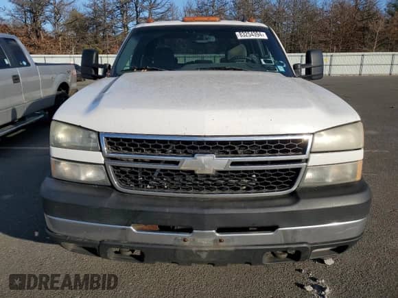 2006 Chevrolet Silverado 2500HD LT1 z VIN 1GCHK23D26F196410, wystawiony jako Copart lot #89073185 z przebiegiem 491 323 mil mil oraz Czysty tytuł • Clean title. Historia ofert i sprzedaży dostępna na DreamBid. Obrazek 5.
