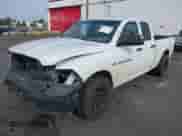 2012 Ram 1500 Express z VIN 1C6RD7FT8CS225966, wystawiony jako IAAI lot #43181465 z przebiegiem 347 015 mil mil oraz . Historia ofert i sprzedaży dostępna na DreamBid. Obrazek 2.