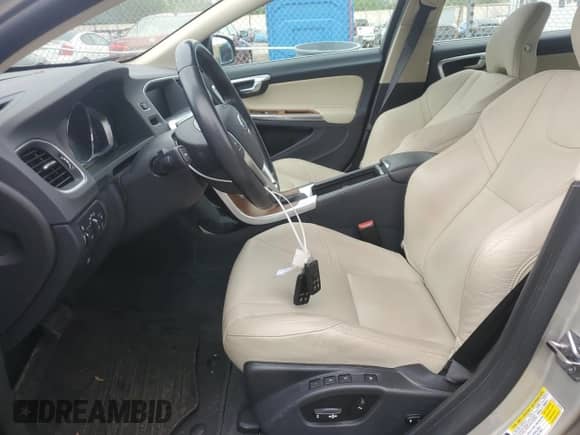 2018 Volvo S60 Inscription Platinum с VIN LYV402TM4JB163234, выставлен на аукционе Copart как лот 55423235 с пробегом 11 943 миль миль и Списание • Salvage title. История ставок и продаж доступна на DreamBid. Изображение 7.