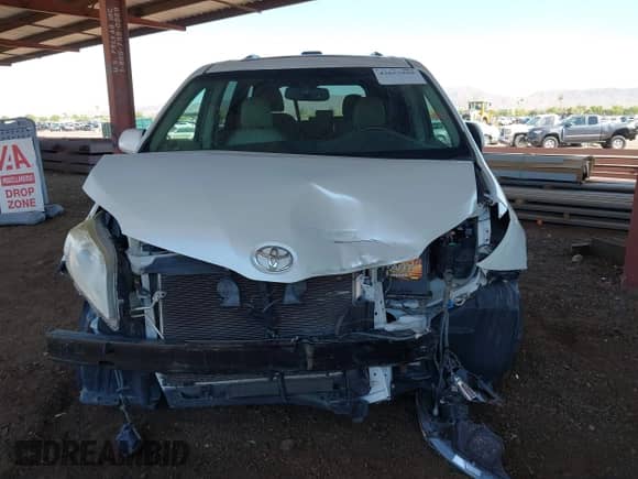 2014 Toyota Sienna XLE с VIN 5TDYK3DCXES521671, выставлен на аукционе IAAI как лот 42655969 с пробегом 113 935 миль миль и . История ставок и продаж доступна на DreamBid. Изображение 6.