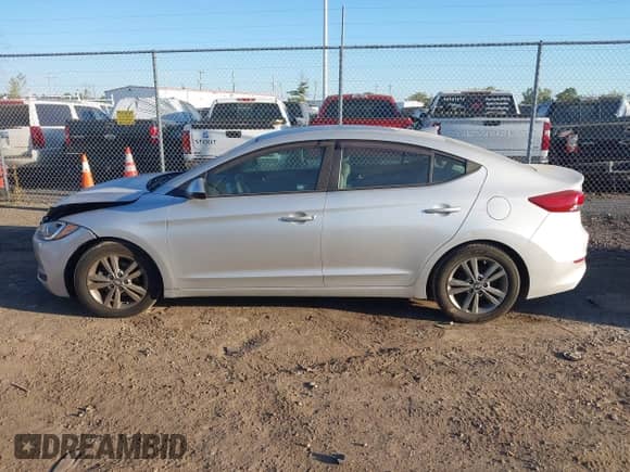 2017 Hyundai Elantra SE z VIN 5NPD84LF7HH055576, wystawiony jako IAAI lot #43330336 z przebiegiem 113 103 mil mil oraz . Historia ofert i sprzedaży dostępna na DreamBid. Obrazek 14.