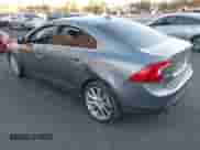 2018 Volvo S60 Inscription Platinum с VIN LYV402HM6JB172851, выставлен на аукционе IAAI как лот 41336363 с пробегом 77 591 миль миль и . История ставок и продаж доступна на DreamBid. Изображение 3.