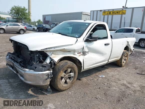 2019 Ram 1500 Tradesman z VIN 3C6JR6DT8KG537254, wystawiony jako IAAI lot #42417518 z przebiegiem 113 491 mil mil oraz . Historia ofert i sprzedaży dostępna na DreamBid. Obrazek 2.