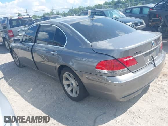 2006 BMW 7 Series 750Li z VIN WBAHN83516DT59611, wystawiony jako IAAI lot #42965466 z przebiegiem 155 896 mil mil oraz . Historia ofert i sprzedaży dostępna na DreamBid. Obrazek 3.