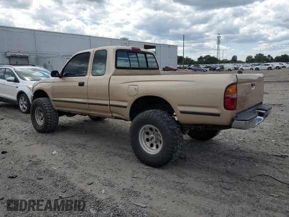 1997 Toyota Tacoma z VIN 4TAWM72N1VZ279828, wystawiony jako Copart lot #58385785 z przebiegiem 347 448 mil mil oraz Szkoda całkowita • Salvage title. Historia ofert i sprzedaży dostępna na DreamBid. Obrazek 2.