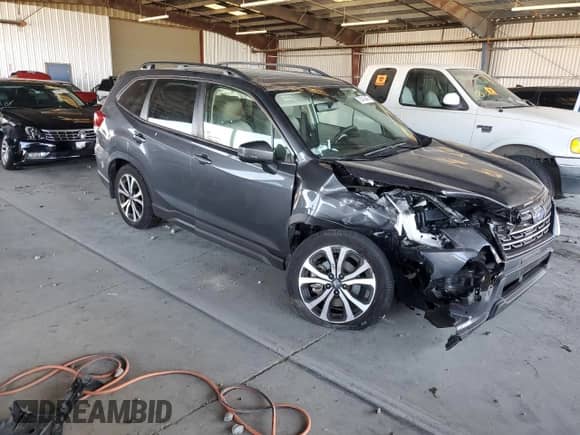 2023 Subaru Forester Limited z VIN JF2SKAPC5PH405423, wystawiony jako Copart lot #70416445 z przebiegiem 15 126 mil mil oraz Szkoda całkowita • Salvage title. Historia ofert i sprzedaży dostępna na DreamBid. Obrazek 4.