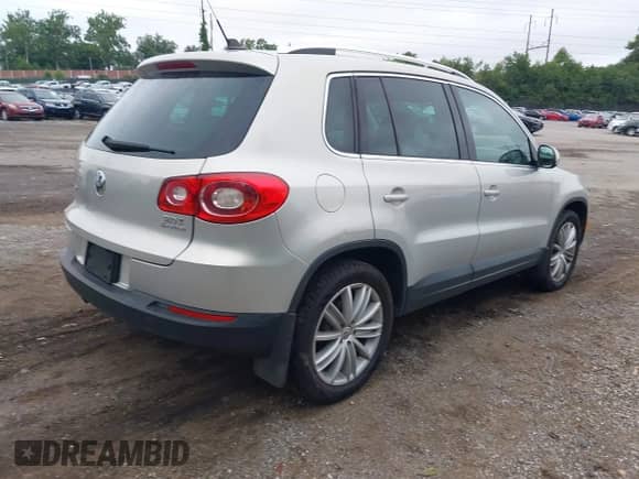 2011 Volkswagen Tiguan S with VIN WVGBV7AX0BW514599, listed as a IAAI auction lot 43051133 with 124,921 mi miles and . Bid and sale history available at DreamBid. Image 4.