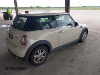 2011 MINI Hardtop with VIN WMWSU3C52BT091664, listed as a IAAI auction lot 42427367 with 110,488 mi miles and . Bid and sale history available at DreamBid. Image 4.