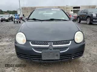 2004 Dodge Neon SXT z VIN 1B3ES56C34D639617, wystawiony jako Copart lot #73036524 z przebiegiem 126 165 mil mil oraz Czysty tytuł • Clean title. Historia ofert i sprzedaży dostępna na DreamBid. Obrazek 5.