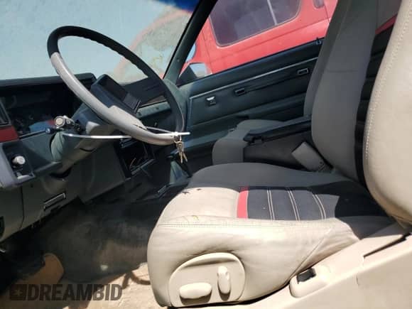 1986 Chevrolet El Camino с VIN 3GCCW80Z7GS913852, выставлен на аукционе Copart как лот 63443454 с пробегом 40 235 миль миль и Списание • Salvage title. История ставок и продаж доступна на DreamBid. Изображение 7.