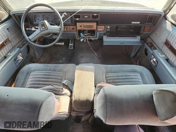 1985 Chevrolet Caprice с VIN 1G1BN69H6FY135833, выставлен на аукционе Copart как лот 80281155 с пробегом 2 381 миль миль и Списание • Salvage title. История ставок и продаж доступна на DreamBid. Изображение 8.
