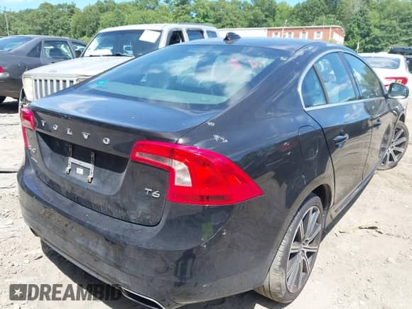 2015 Volvo S60 T6 Drive-E with VIN YV149MFK5F1353399, listed as a IAAI auction lot 42747756 with 163,052 mi miles and . Bid and sale history available at DreamBid. Image 4.