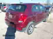 2017 Chevrolet Trax LS z VIN 3GNCJKSB5HL178514, wystawiony jako IAAI lot #40762303 z przebiegiem 151 608 mil mil oraz . Historia ofert i sprzedaży dostępna na DreamBid. Obrazek 4.