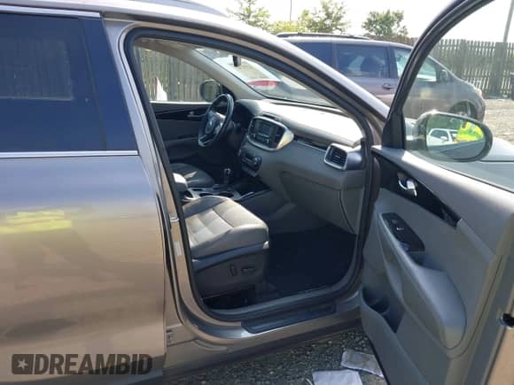 2016 Kia Sorento EX with VIN 5XYPHDA54GG163134, listed as a IAAI auction lot 42797501 with 128,490 mi miles and . Bid and sale history available at DreamBid. Image 5.