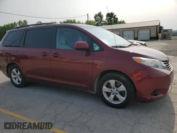 2014 Toyota Sienna LE with VIN 5TDKK3DC5ES453186, listed as a Copart auction lot 58608075 with 152,732 mi miles and Salvage title. Bid and sale history available at DreamBid. Image 4.