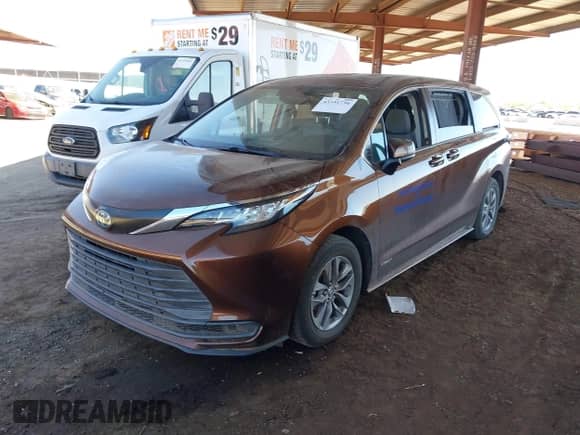 2021 Toyota Sienna LE with VIN 5TDKRKEC5MS042826, listed as a IAAI auction lot 43351756 with 71,662 mi miles and . Bid and sale history available at DreamBid. Image 2.