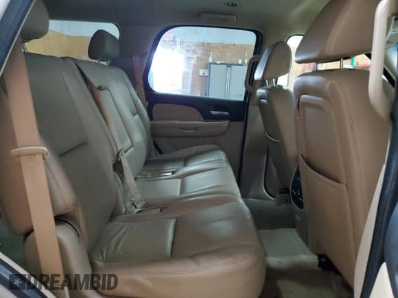 2008 Chevrolet Tahoe 3LT z VIN 1GNFK13018R255552, wystawiony jako Copart lot #85912705 z przebiegiem 245 635 mil mil oraz Czysty tytuł • Clean title. Historia ofert i sprzedaży dostępna na DreamBid. Obrazek 11.