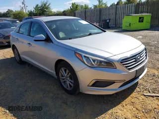 2017 Hyundai Sonata 2.4L с VIN 5NPE24AF5HH517531, выставлен на аукционе IAAI как лот 43191535 с пробегом 211 580 миль миль и . История ставок и продаж доступна на DreamBid. Изображение 1.