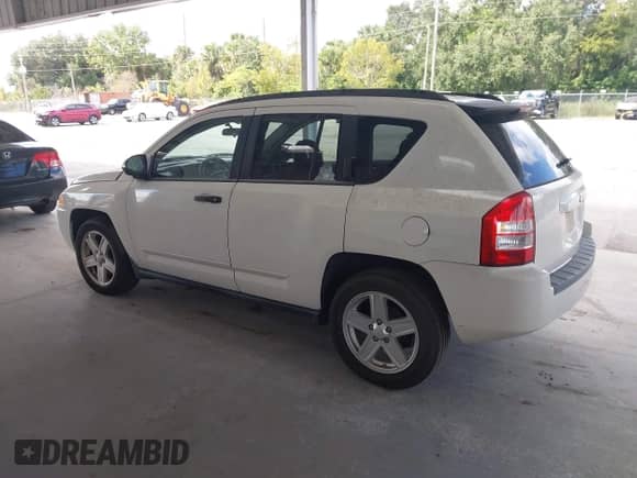 2008 Jeep Compass Sport with VIN 1J8FT47W78D661170, listed as a IAAI auction lot 43481804 with 179,362 mi miles and . Bid and sale history available at DreamBid. Image 3.