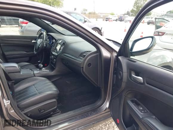 2014 Chrysler 300 S с VIN 2C3CCAGG2EH374534, выставлен на аукционе IAAI как лот 42811491 с пробегом 77 648 миль миль и . История ставок и продаж доступна на DreamBid. Изображение 5.