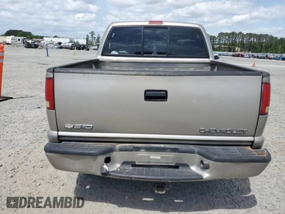 2004 Chevrolet S-10 LS z VIN 1GCDT13X44K126329, wystawiony jako Copart lot #53746255 z przebiegiem 111 387 mil mil oraz Szkoda całkowita • Salvage title. Historia ofert i sprzedaży dostępna na DreamBid. Obrazek 6.