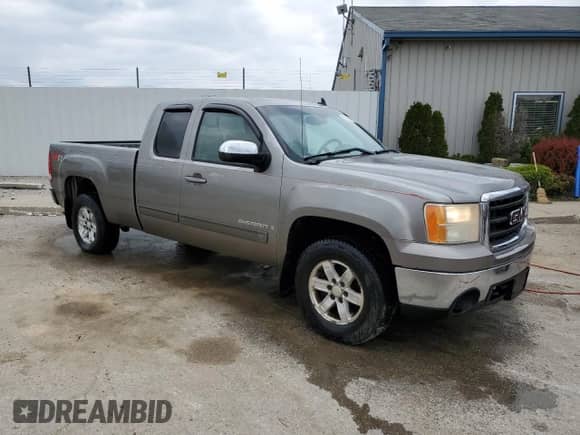 2008 GMC Sierra 1500 SLT z VIN 2GTEK19J781104275, wystawiony jako Copart lot #52929975 z przebiegiem 240 636 mil mil oraz Nie do naprawy • Non repairable. Historia ofert i sprzedaży dostępna na DreamBid. Obrazek 4.
