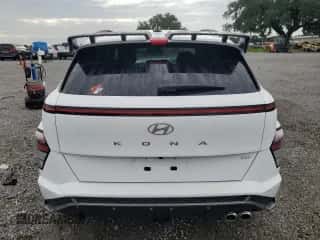 2024 Hyundai Kona N Line z VIN KM8HA3A31RU108350, wystawiony jako Copart lot #62904154 z przebiegiem 3 912 mil mil oraz Szkoda całkowita • Salvage title. Historia ofert i sprzedaży dostępna na DreamBid. Obrazek 6.