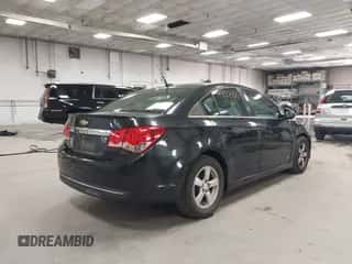2013 Chevrolet Cruze 1LT z VIN 1G1PC5SB2D7316927, wystawiony jako IAAI lot #43012100 z przebiegiem 136 261 mil mil oraz . Historia ofert i sprzedaży dostępna na DreamBid. Obrazek 4.