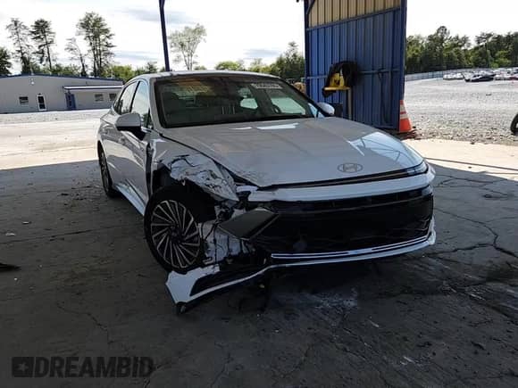 2024 Hyundai Sonata Limited с VIN KMHL54JJ1RA087407, выставлен на аукционе Copart как лот 70543765 с пробегом 27 169 миль миль и Списание • Salvage title. История ставок и продаж доступна на DreamBid. Изображение 13.